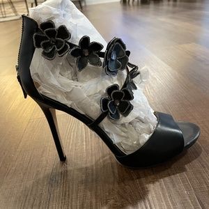 Brand new Badgley Mischka Langley size 9.5